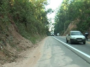 Deslizamentos em rodovias da região de Jundiaí preocupam motoristas (Foto: Reprodução/TV TEM)
