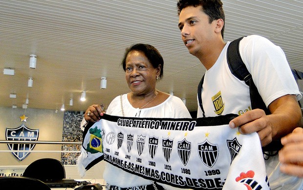Dona Miguelina mãe Ronaldinho (Foto: Fernando Martins)