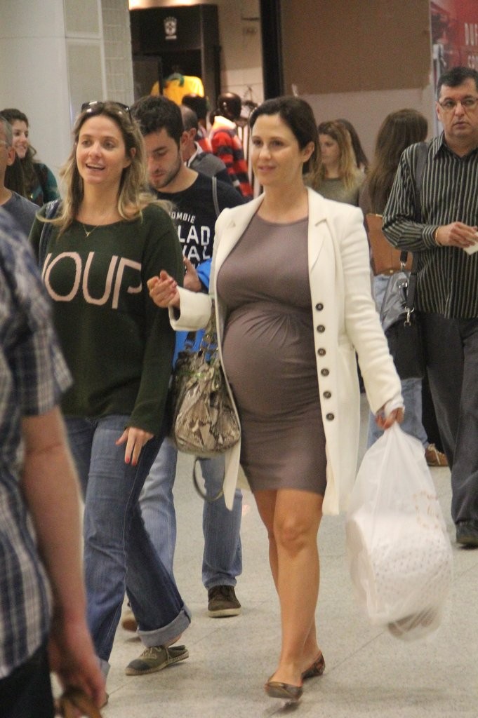 Guilhermina Guinle no aeroporto (Foto: Rodrigo dos Anjos / AgNews)