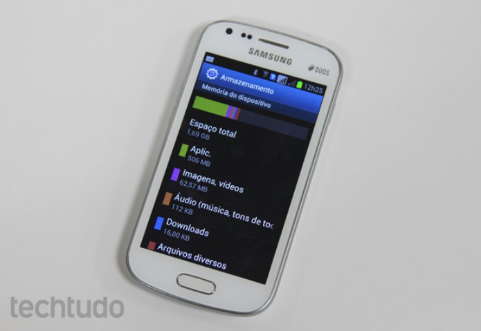 Galaxy S Duos tem memória interna muito pequena disponível para o usuário (Foto: Elson de Souza/TechTudo)