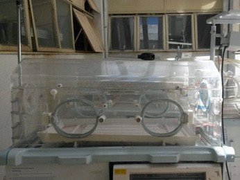 Incubadoras sem uso no Hospital de Ceilândia (Foto: G1/Reprodução)