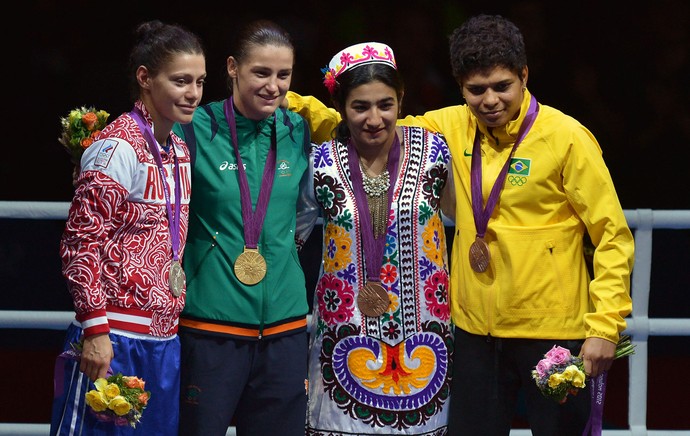 Adriana Araújo pódio do peso-leve do boxe londres 2012 olimpadas (Foto: AFP)