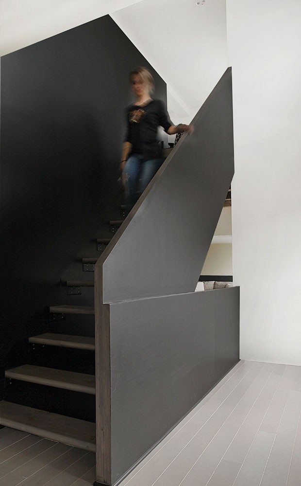 Casa minimalista aposta no contraste preto e branco (Foto: Appareil/Divulgação)