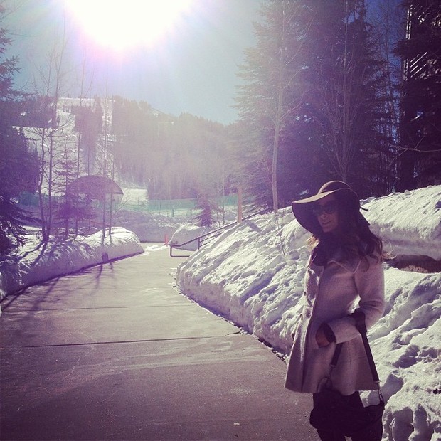 Fernanda Machado mostra estilo na neve (Foto: Instagram)