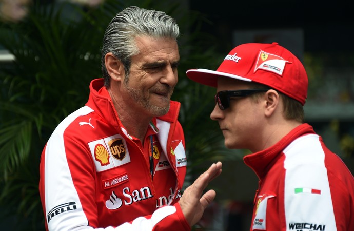 Maurizio Arrivabene e Kimi Raikkonen - Ferrari - Fórmula 1 (Foto: AFP)