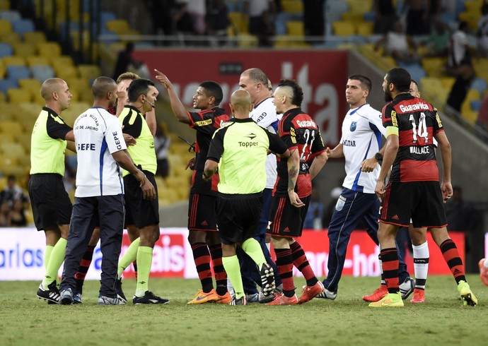 Flamengo x Vasco - discussão pós-jogo (Foto: André Durão)
