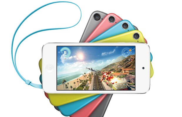 Nova versão básica do iPod Touch, de 16 GB, tem câmera traseira e está disponível em seis cores. (Foto: Divulgação/Apple)