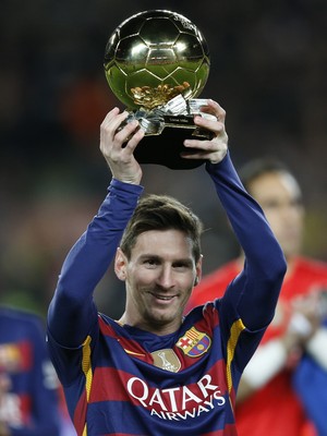 Messi Bola de Ouro Barcelona x Athletic Bilbao (Foto: AP) Messi Bola de Ouro Barcelona x Athletic Bilbao (Foto: AP)