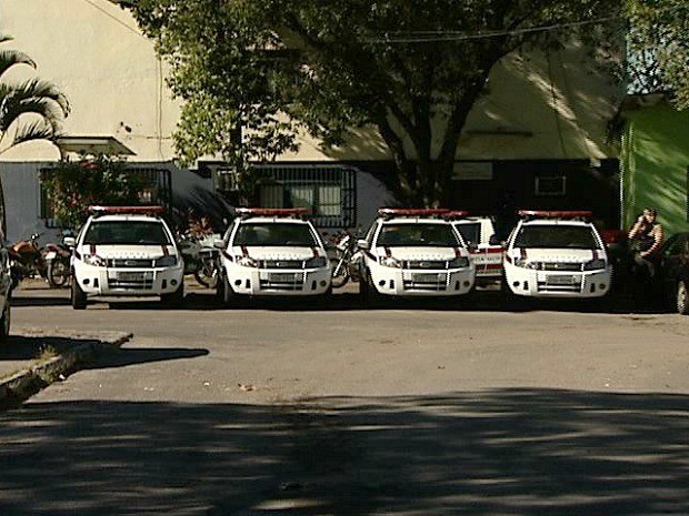 Carros da Guarda de Trânsito de Vila Velha estão parados em pátio no Espírito Santo. (Foto: Reprodução/TV Gazeta)
