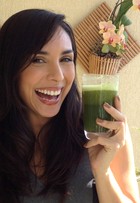 Atriz dá receita de suco verde: 'Minha energia aumentou muito'
