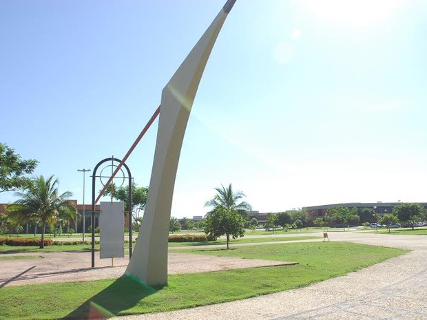 Na Praça dos Girassóis ainda encontra-se o maior relógio de sol horizontal do país (Foto: Manoel Jr / Governo do Tocantins)