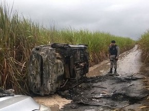 Polícia encontra carro queimado que pode ter sido utlizado no sequestro de mulheres  (Foto: Aquino Silva Júnior/Arquivo pessoal)