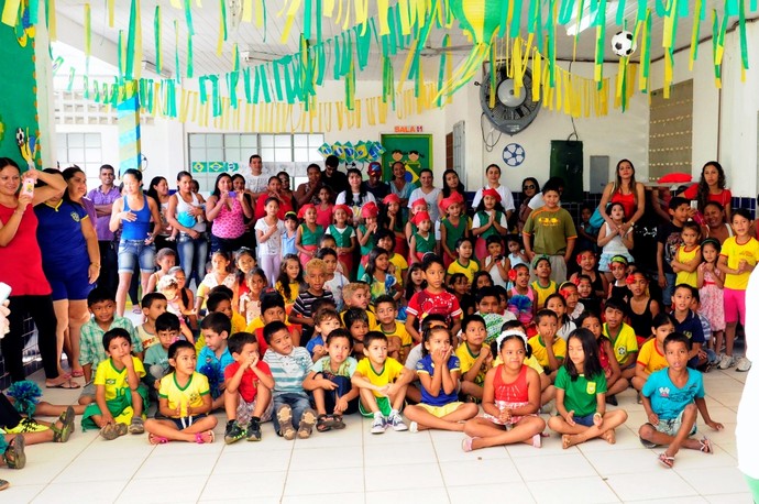 Criança entram no ritmo da Copa do Mundo nas atividades escolares (Foto: divulgação)