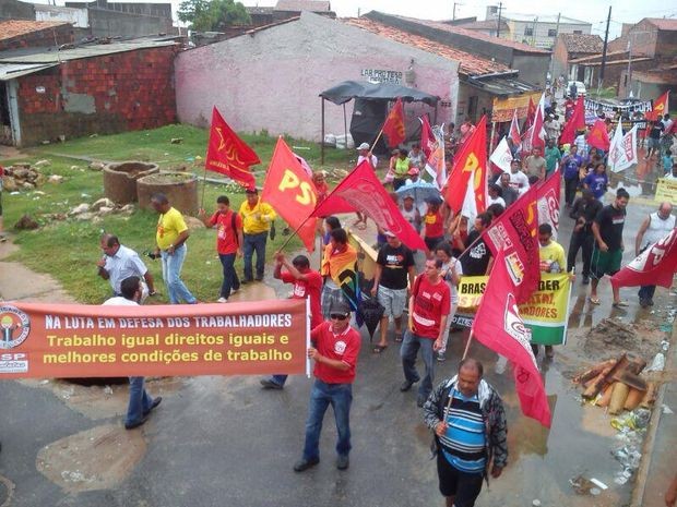 Trabalhadores se manifestaram no feirado (Foto: Divulgação/Roberto Aguiar)