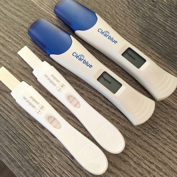 Teste de gravidez de Bella Falconi (Foto: Reprodução/ Instagram)