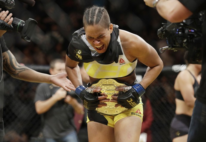 Amanda Nunes UFC 200 (Foto: AP)