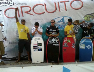 Pódio da etapa única do Capixaba de Bodyboard 2012, com: Diego da Silva, Ronieris Viana, Léo Costa e Israel Salas (Foto: Reprodução/Facebook)