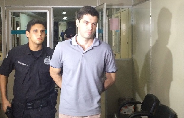 Suposto serial killer Tiago Henrique Gomes da Rocha chega em audiência em Goiânia, Goiás (Foto: Vitor Santana/G1)