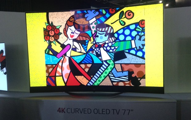 Pinturas de Romero Britto foram usadas para mostras definição das TVs 4K da LG (Foto: Gustavo Petró/G1)