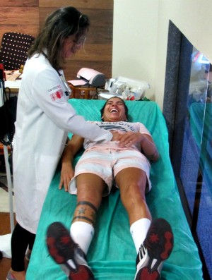Silvana Lima e médica (Foto: Gabriele Lomba / GLOBOESPORTE.COM)