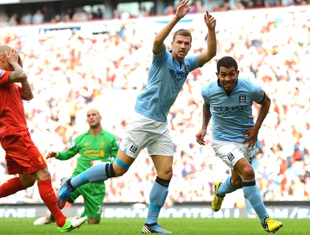 Tevez, Liverpoll e Manchester City (Foto: Getty Images)