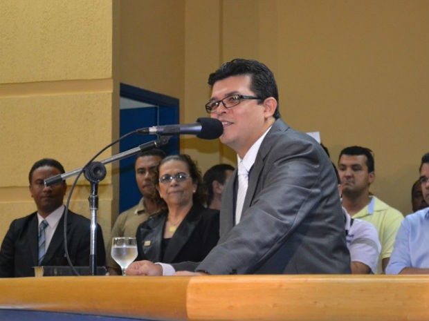 Gilmar Olarte discursa durante solenidade de posse como prefeito de Campo Grande (Foto: Hélder Rafael/G1 MS)
