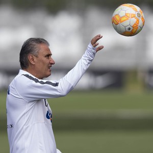 Sem Fábio Santos, Corinthians leva 19 jogadores para o Majestoso