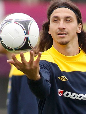 ibrahimovic suécia treino (Foto: Agência Reuters)
