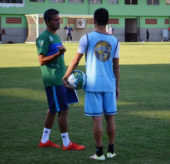 Àlvaro Miguéis, técnico do Atlético-AC, e Polaco, meia (Foto: Duaine Rodrigues) Àlvaro Miguéis, técnico do Atlético-AC, e Polaco, meia (Foto: Duaine Rodrigues)