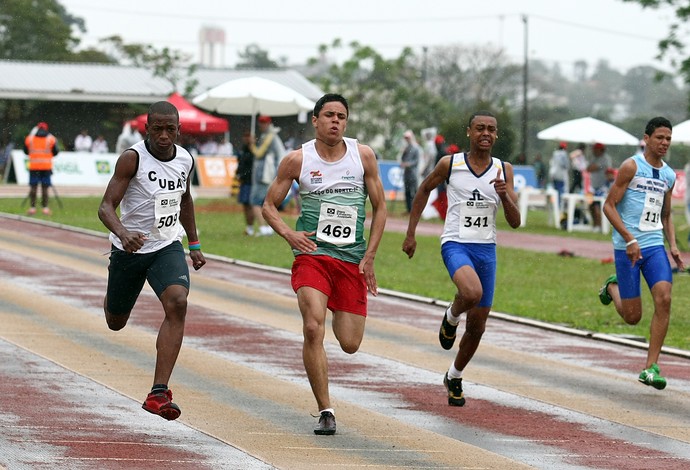 Jogos Escolares da Juventude - atletismo - Bruno Benedito da Silva (e) (Foto: Bruno Miani/INOVAFOTO/COB)