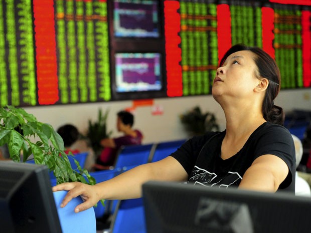 Bolsa de Shenzhen, a segunda mais importante do país, fechou em queda expressiva de 5,39% (Foto: Reuters)