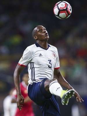 À espera de novo reforço no Palmeiras, Cuca alerta Mina sobre concorrência 