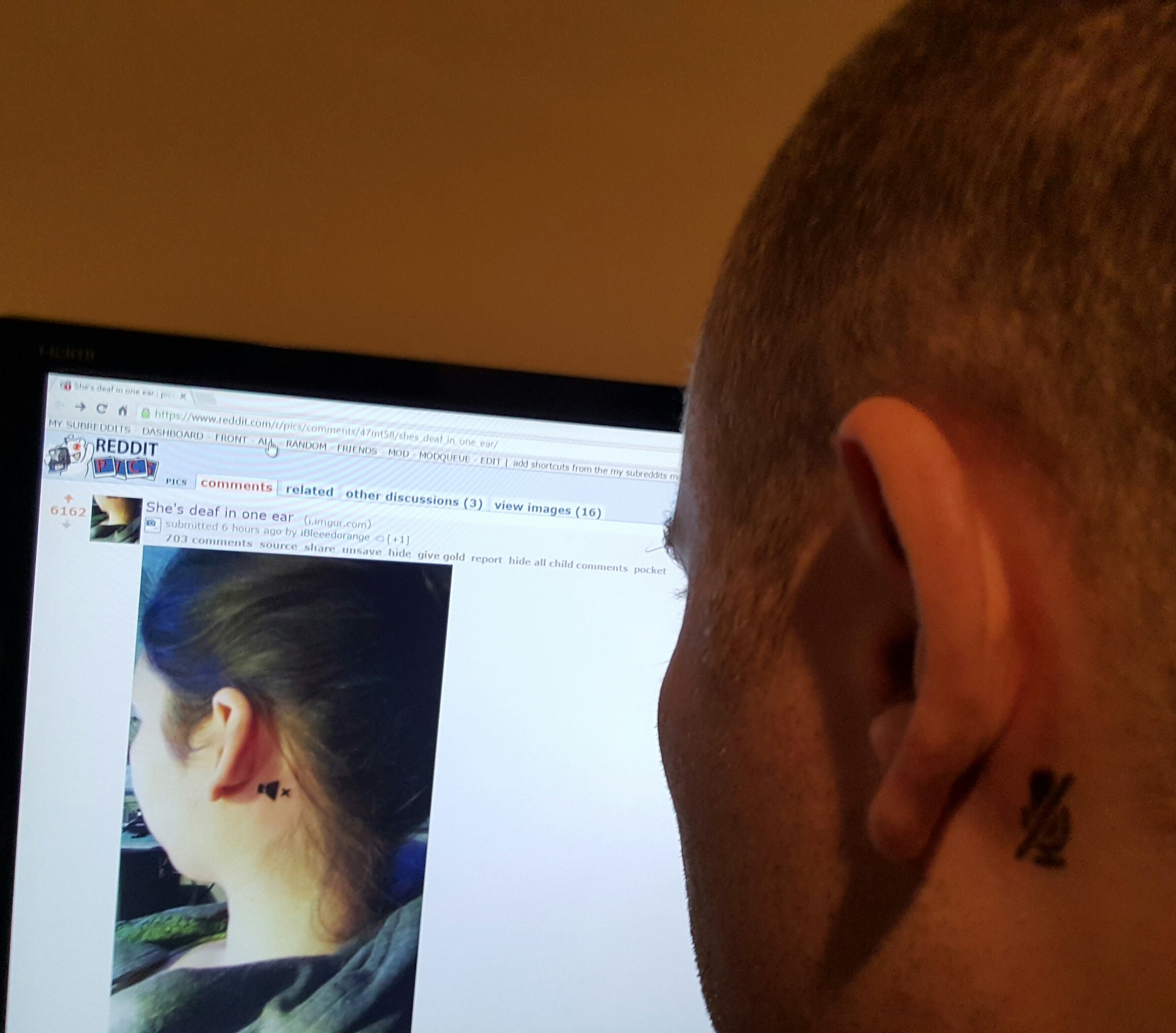 Também surdo, usuário compartilhou sua tattoo