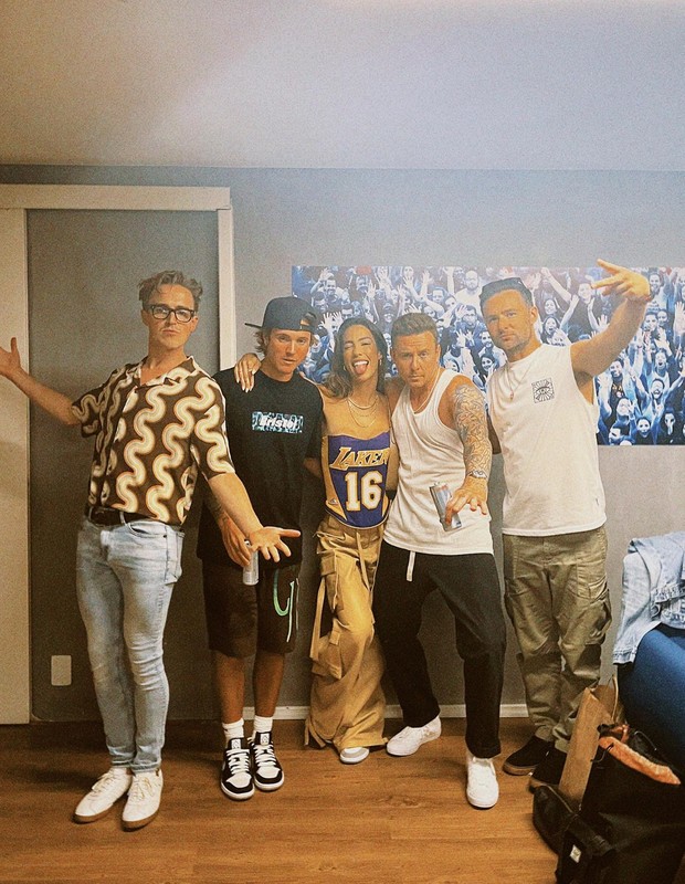 Gabi Brandt realiza sonho e conhece a banda McFly (Foto: Reprodução/Instagram)