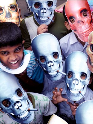 Crianças realizam passeata na 
Índia no Dia Mundial Sem Tabaco (AFP)