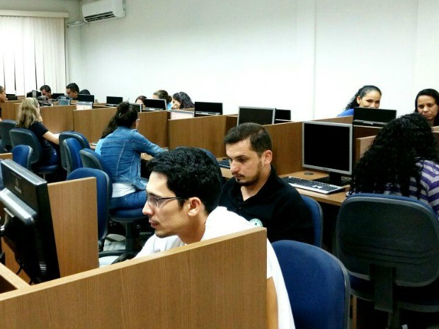 Alunos tiveram de aprender sobre memes para criar conteúdo infromativo  (Foto: Reprodução/Facebook)