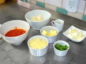 Ingredientes para preparo de risoto de tomate com mussarela de búfala, dica para o Dia dos Namorados (Foto: Isabela Leite/G1 Campinas)