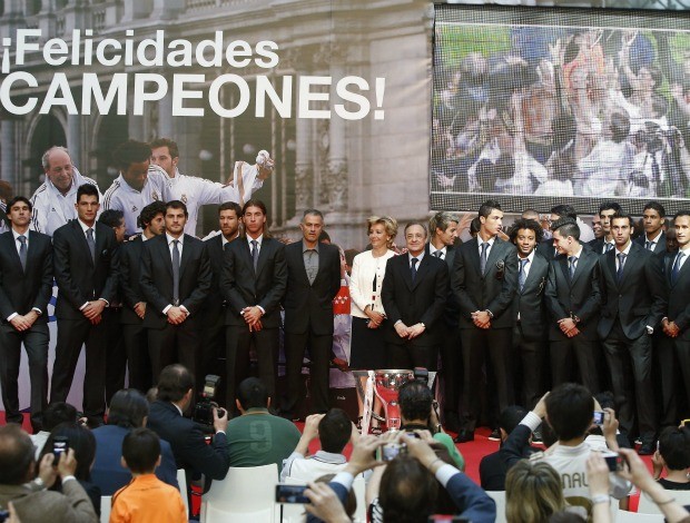 Real Madrid comemora o título do Campeonato Espanhol (Foto: EFE) Real Madrid comemora o título do Campeonato Espanhol (Foto: EFE)