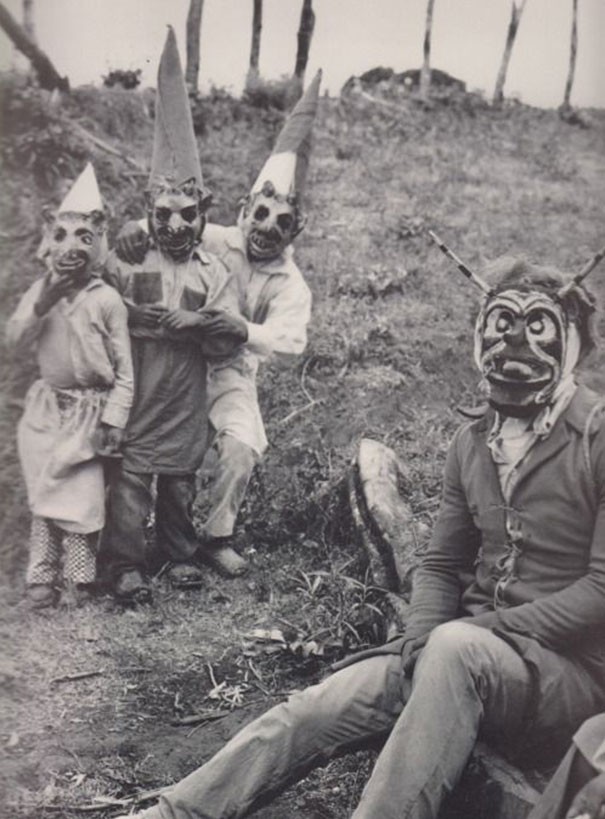 Fotos: Fotos antigas mostram fantasias bizarras para o Dia das