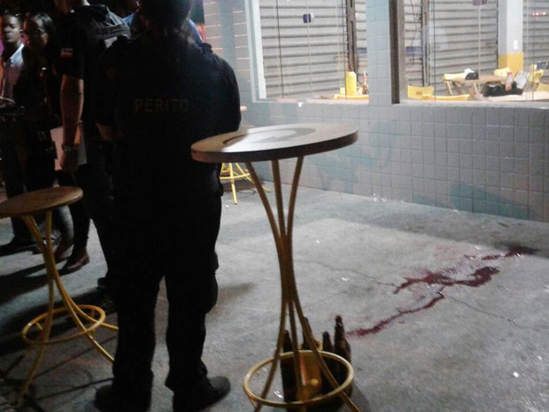 Jovem estava acompanhado do pai e de outro homem no momento do crime (Foto: Aldo Matos/Acorda Cidade)