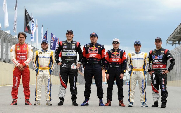 Sete pilotos que concorrem ao título da Stock Car 2012 na Corrida do Milhão em Interlagos: Valdeno Brito, Ricardo Maurício, Átila Abreu, Cacá Bueno, Daniel Serra, Max Wilson e Nonô Figueiredo (Foto: Fernanda Freixosa / Divulgação) Sete pilotos que concorrem ao título da Stock Car 2012 na Corrida do Milhão em Interlagos: Valdeno Brito, Ricardo Maurício, Átila Abreu, Cacá Bueno, Daniel Serra, Max Wilson e Nonô Figueiredo (Foto: Fernanda Freixosa / Divulgação)