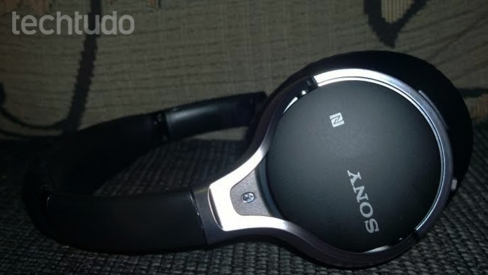 Fone da Sony é bastante completo (Foto: Thiago Barros/TechTudo) Fone da Sony é bastante completo (Foto: Thiago Barros/TechTudo)