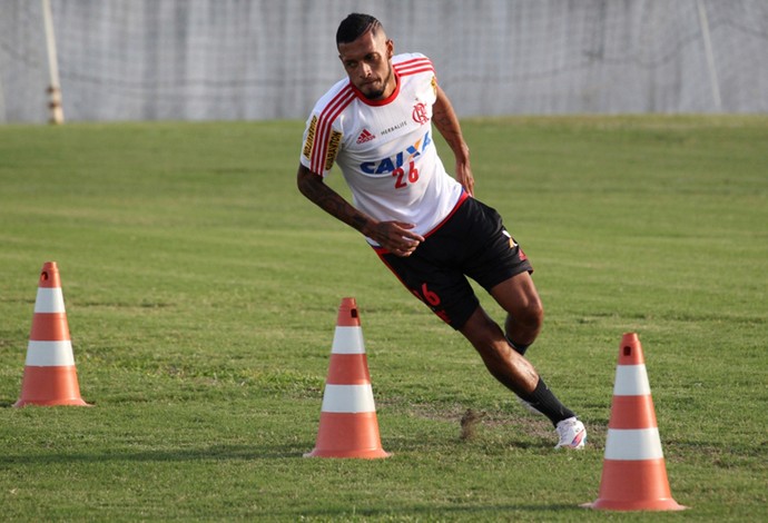 Paulinho treino Flamengo (Foto: Gilvan de Souza / Site do Flamengo)
