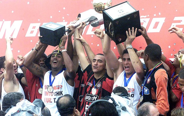 Atlético-PR campeão Brasileiro 2001 (Foto: Arquivo / Ag. Estado)
