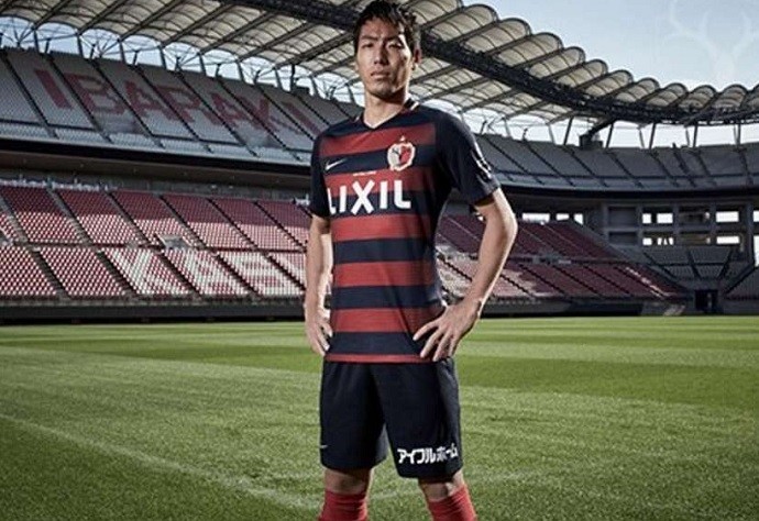 Kashima apresenta nova camisa tipo Barcelona