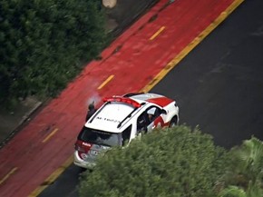 Policial militar dispara contra manifestantes em São Paulo (Foto: Reprodução TV Globo)