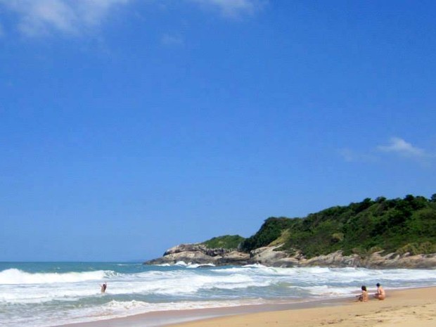 Praia do Pinho é localizada a cerca de 80 quilômetros de Florianópolis (Foto: Praia do Pinho/Divulgação)