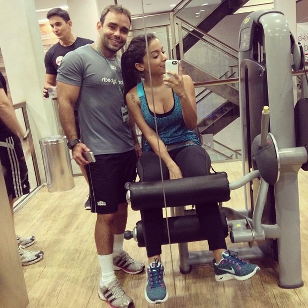 Anitta em academia no Rio (Foto: Instagram/ Reprodução)