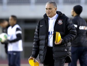 Tite no treino do Corinthians Mundial (Foto: EFE)