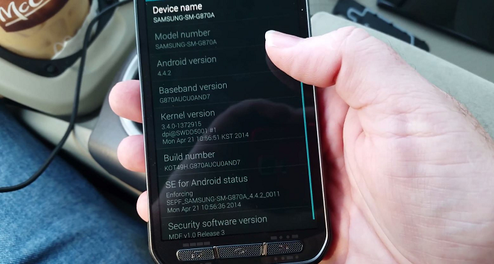 S5 Active apareceu em vídeo (Foto: Reprodução YouTube)
